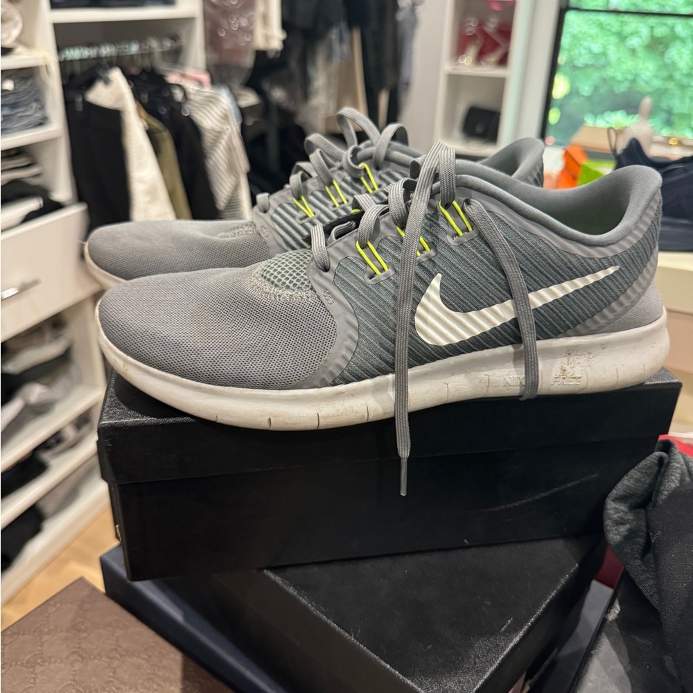 Nike grey